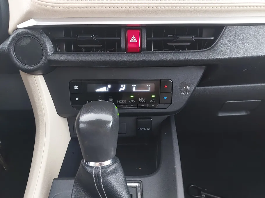 2023 Toyota Yaris  Y 