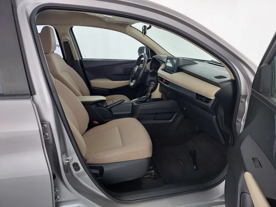 2023 Toyota Yaris  Y 