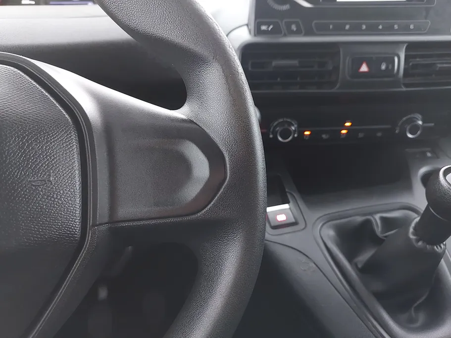 بيجو بارتنر Short van 2021 