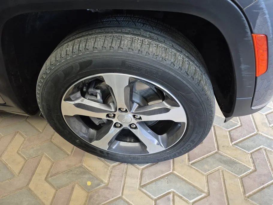 جيب جراند شيروكي ليمتد 2023 