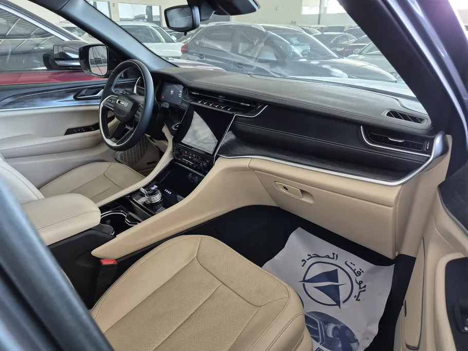 جيب جراند شيروكي ليمتد 2023 