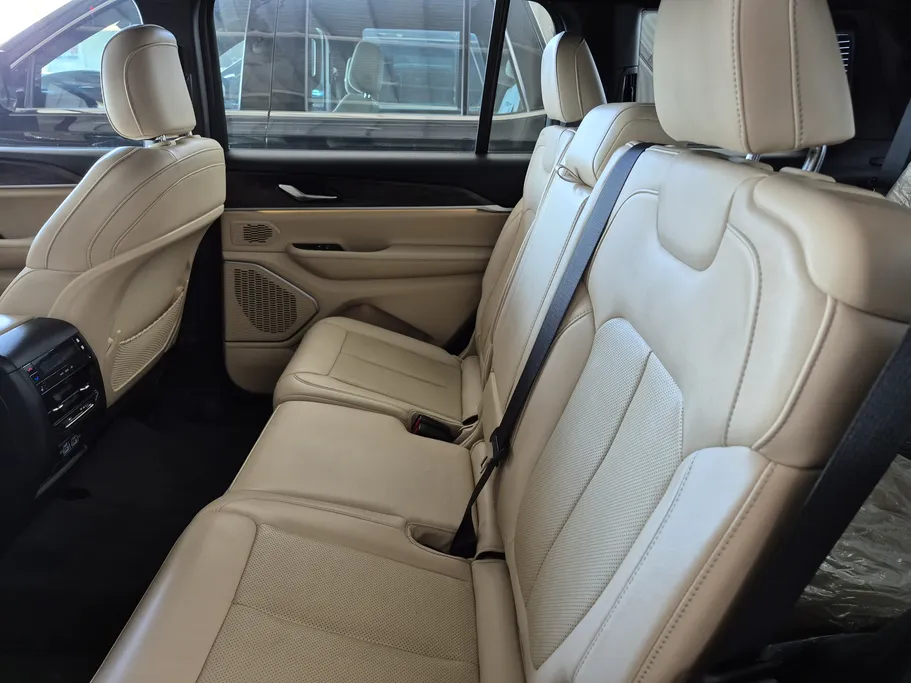 جيب جراند شيروكي ليمتد 2023 