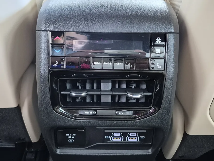 جيب جراند شيروكي ليمتد 2023 