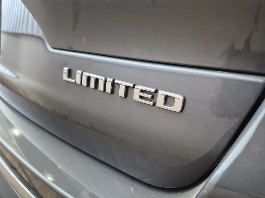 جيب جراند شيروكي ليمتد 2023 