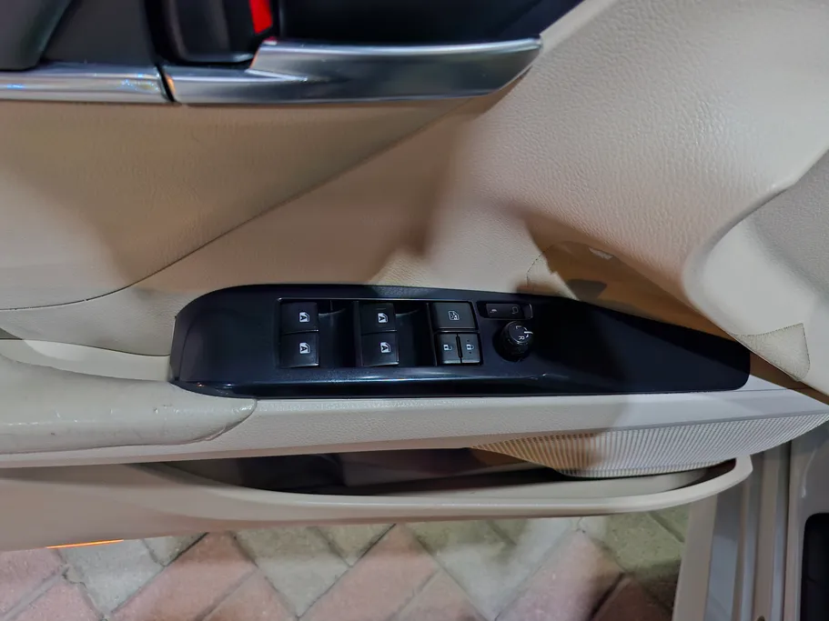 2019 Toyota Camry  GLE 