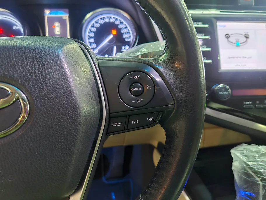 2019 Toyota Camry  GLE 