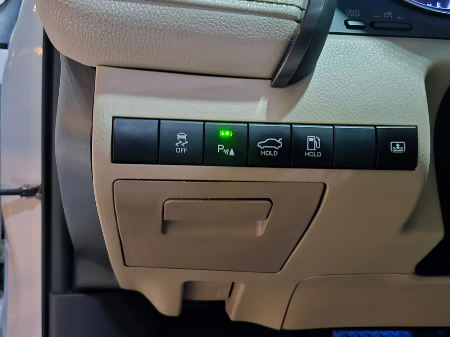 2019 Toyota Camry  GLE 