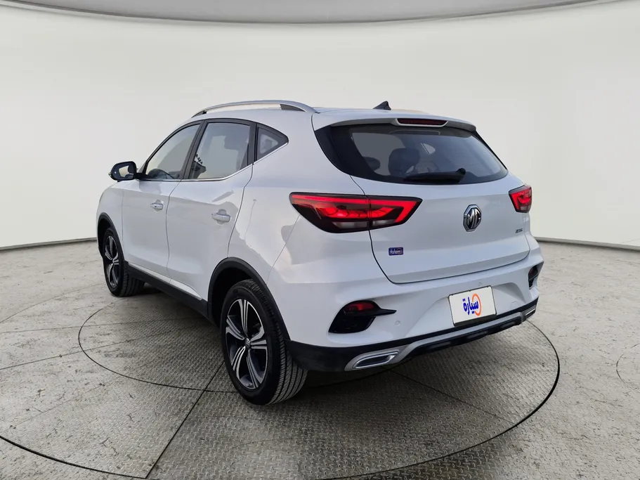 2023 MG ZS LUX 