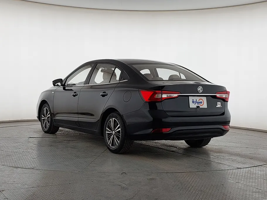 ام جي 5 LUX 2023 