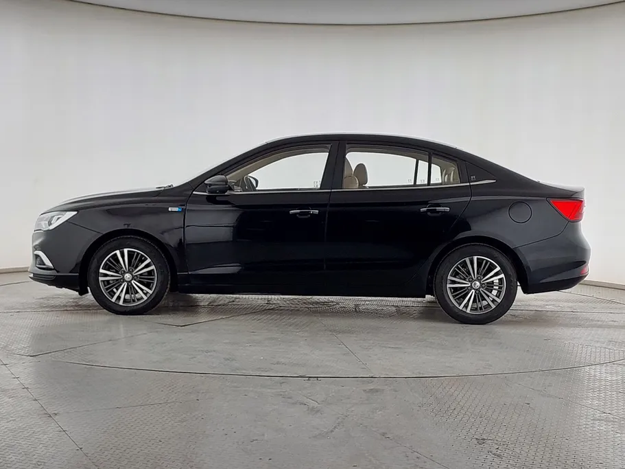 ام جي 5 LUX 2023 