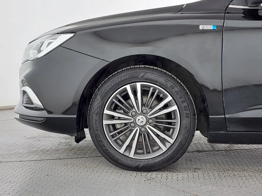 ام جي 5 LUX 2023 