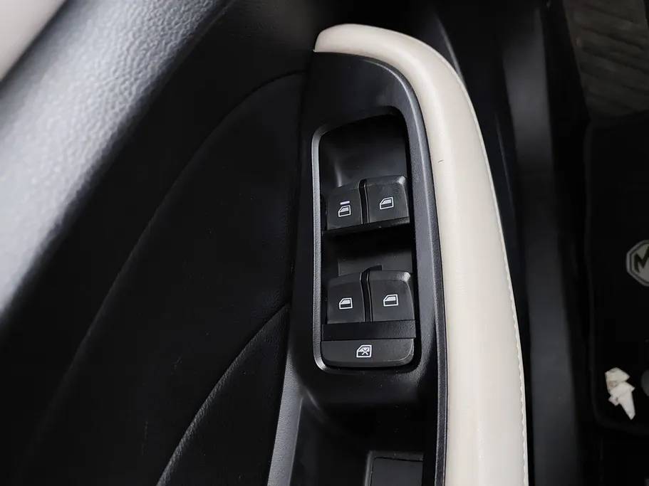 ام جي 5 LUX 2023 