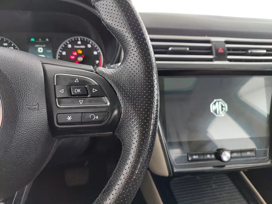 ام جي 5 LUX 2023 