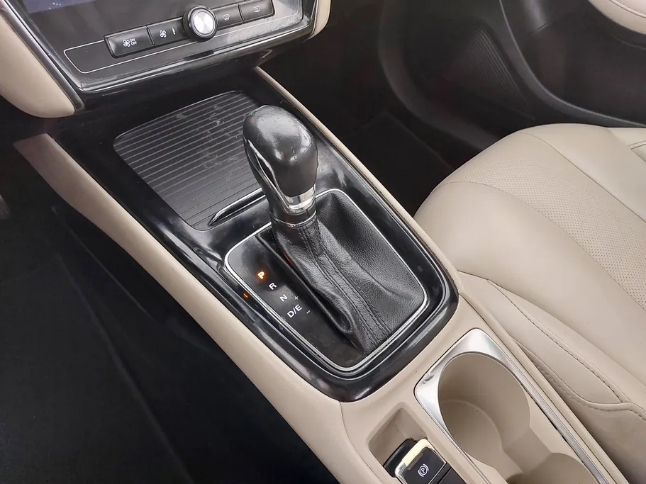 ام جي 5 LUX 2023 