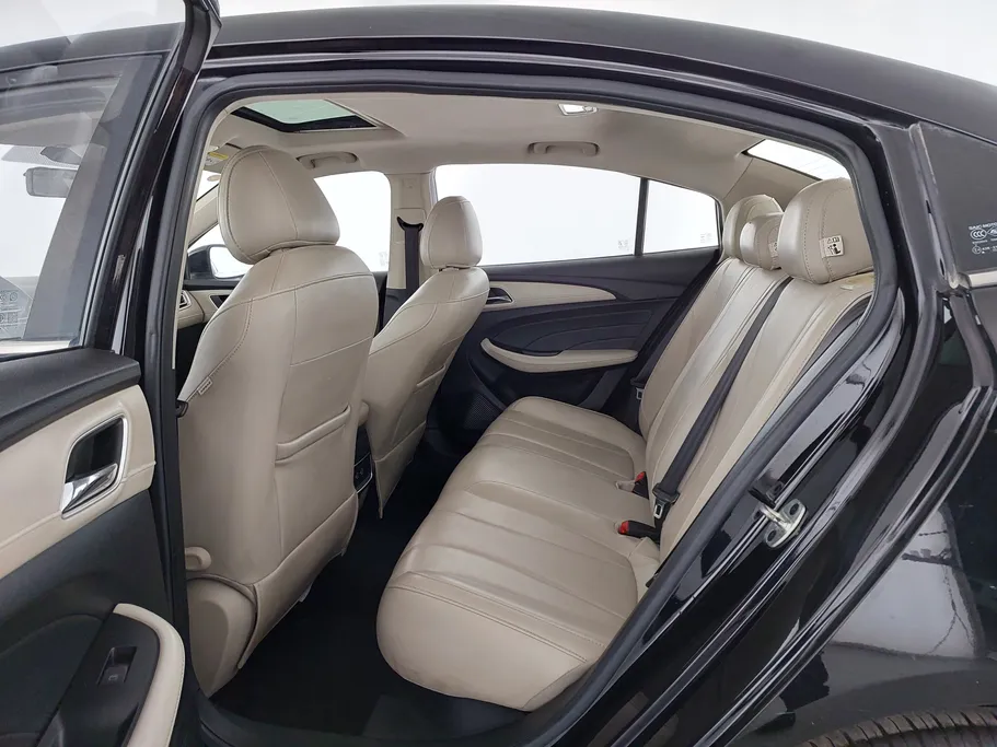 ام جي 5 LUX 2023 