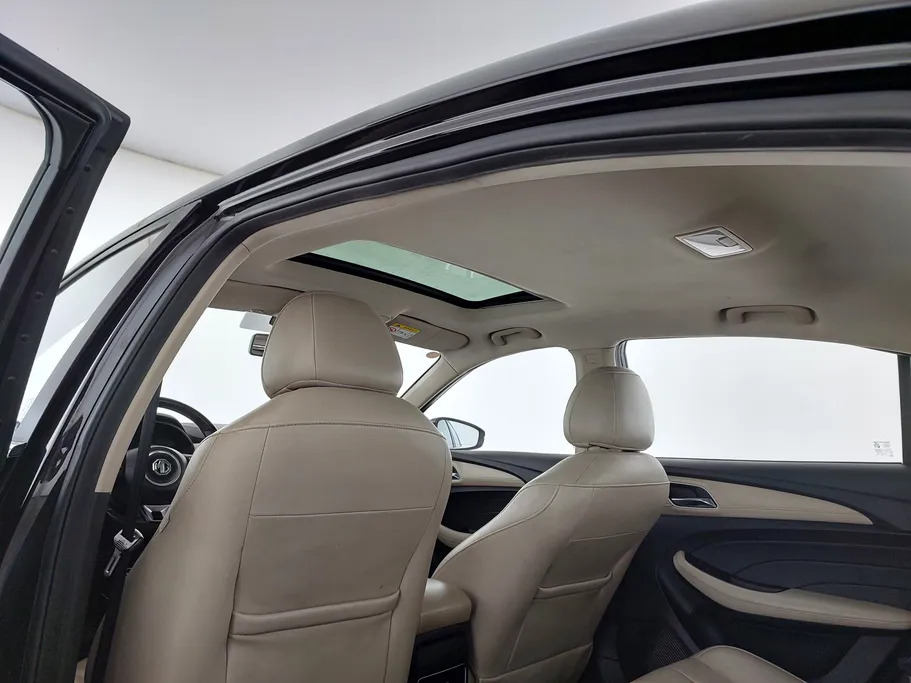 ام جي 5 LUX 2023 