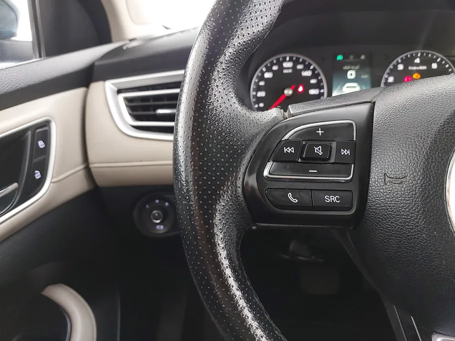 ام جي 5 LUX 2023 