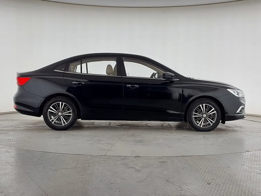 ام جي 5 LUX 2023 