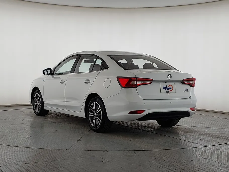 ام جي 5 LUX 2023 