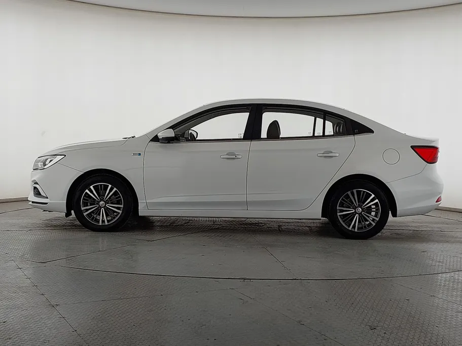 ام جي 5 LUX 2023 