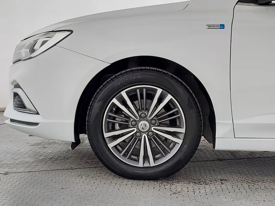 ام جي 5 LUX 2023 