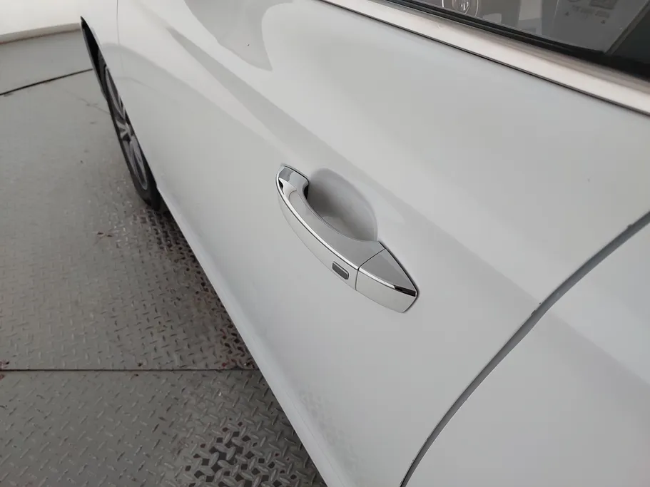 ام جي 5 LUX 2023 