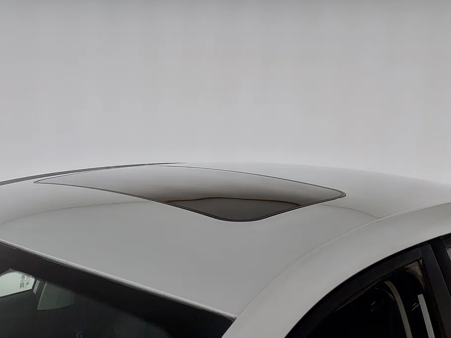 ام جي 5 LUX 2023 