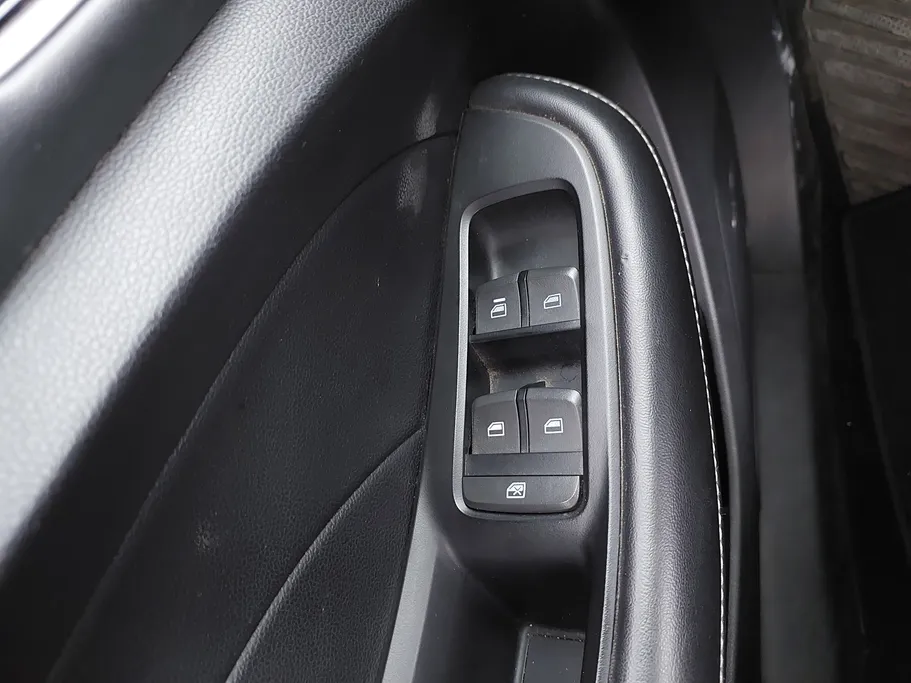 ام جي 5 LUX 2023 