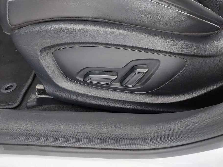 ام جي 5 LUX 2023 