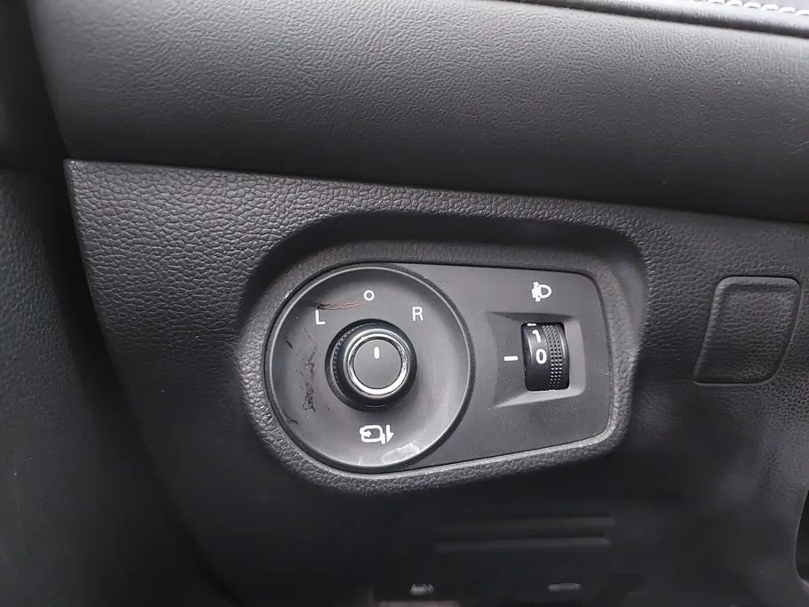 ام جي 5 LUX 2023 