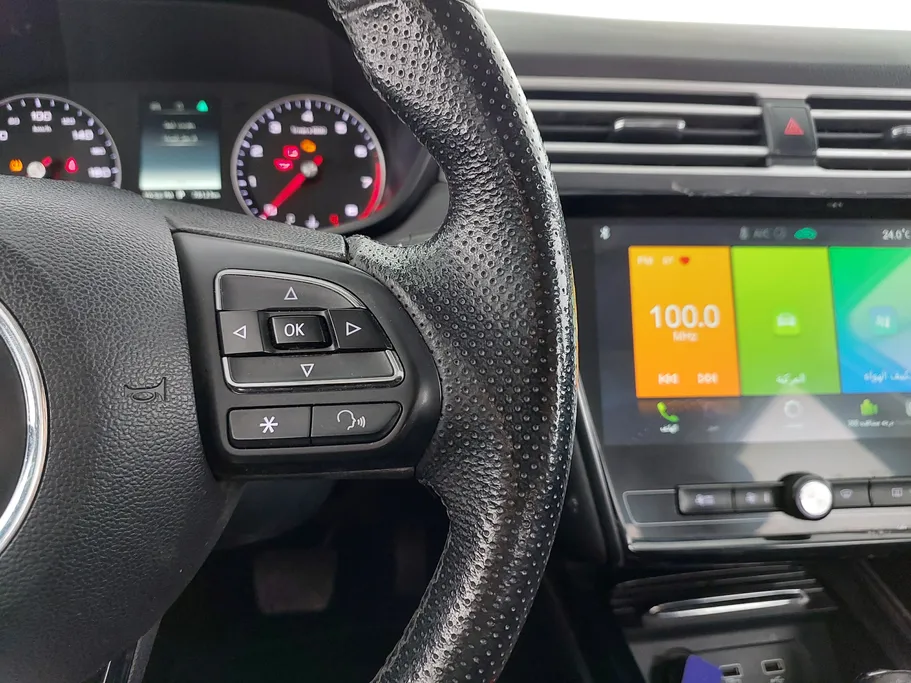 ام جي 5 LUX 2023 