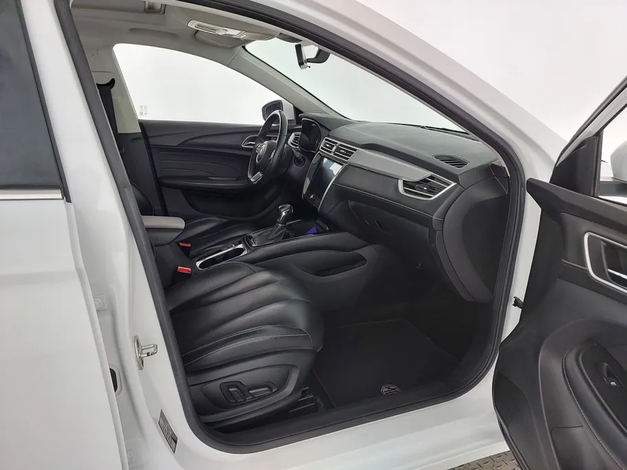 ام جي 5 LUX 2023 