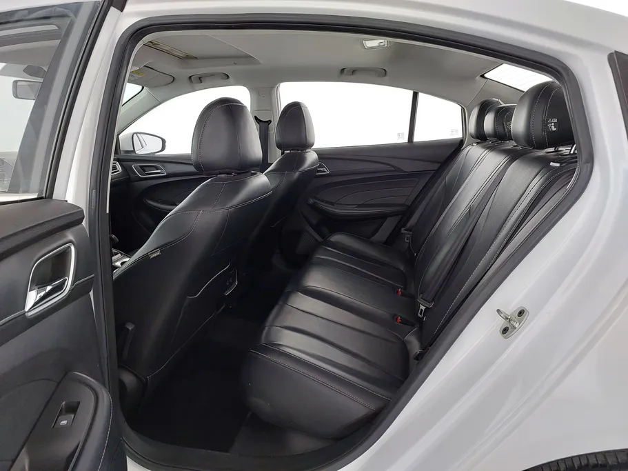 ام جي 5 LUX 2023 