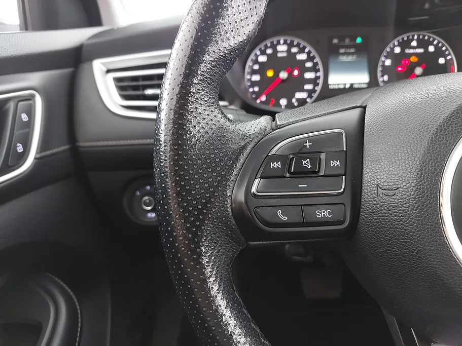 ام جي 5 LUX 2023 