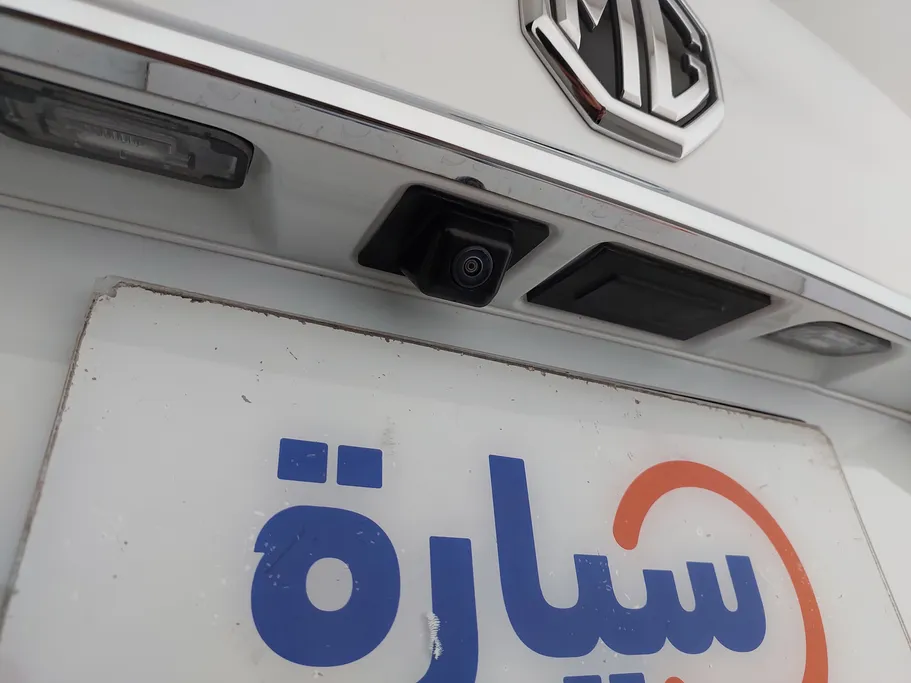 ام جي 5 LUX 2023 