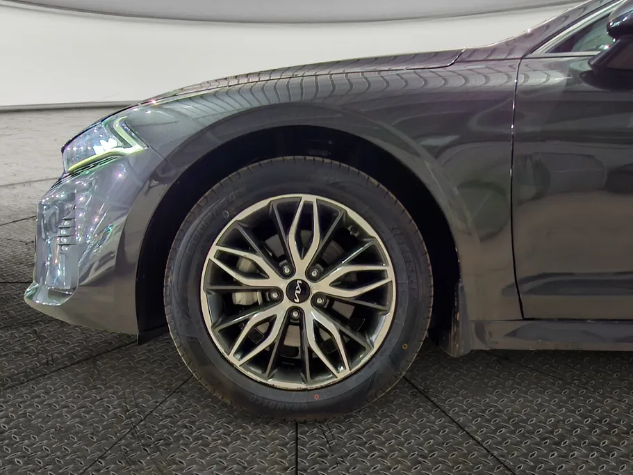 2023 Kia K5 LX 