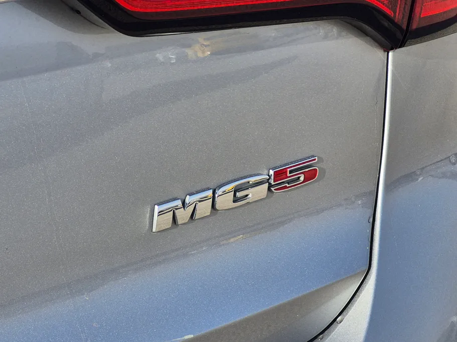 2023 MG 5 LUX 
