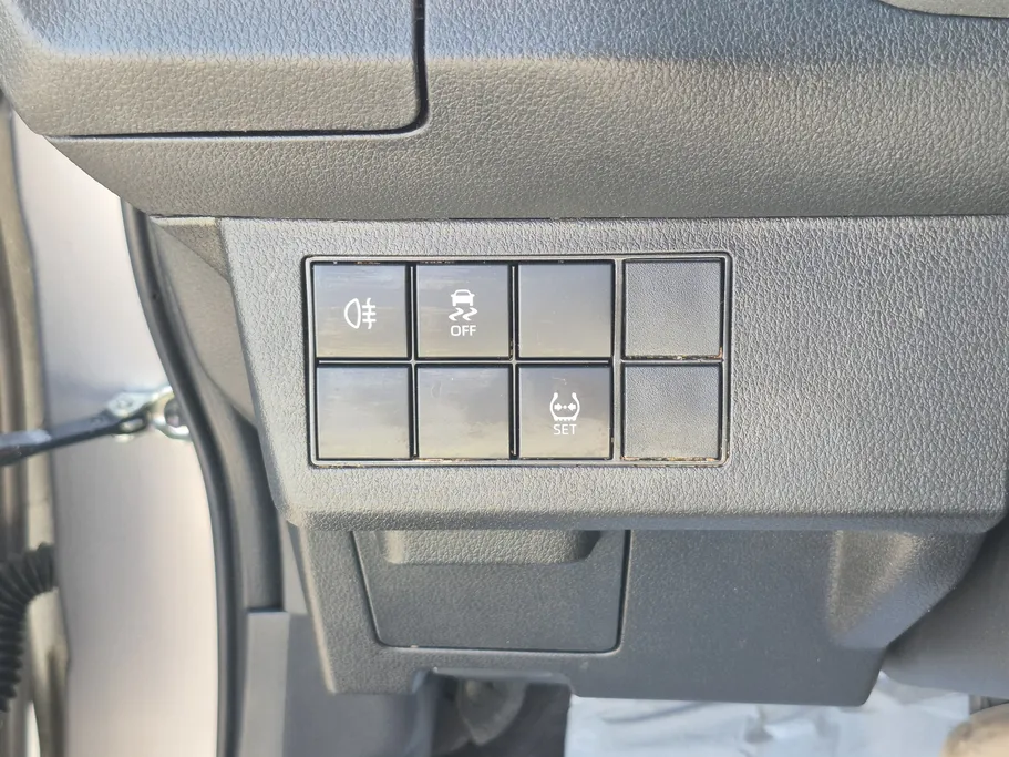 تويوتا يارس Y 2023 