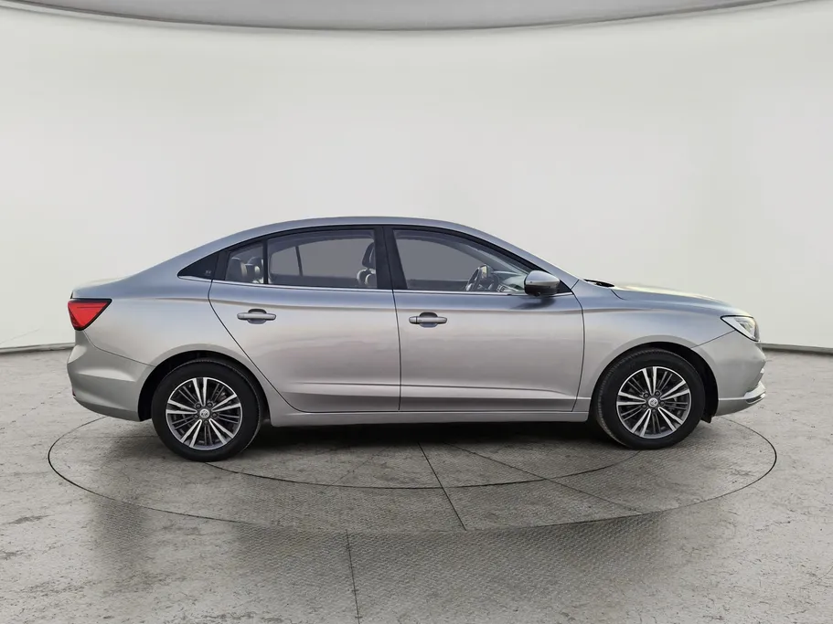 ام جي 5 LUX 2023 