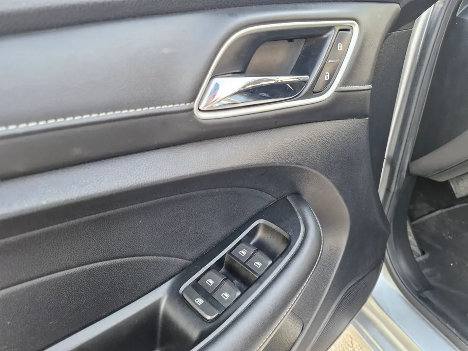 ام جي 5 LUX 2023 