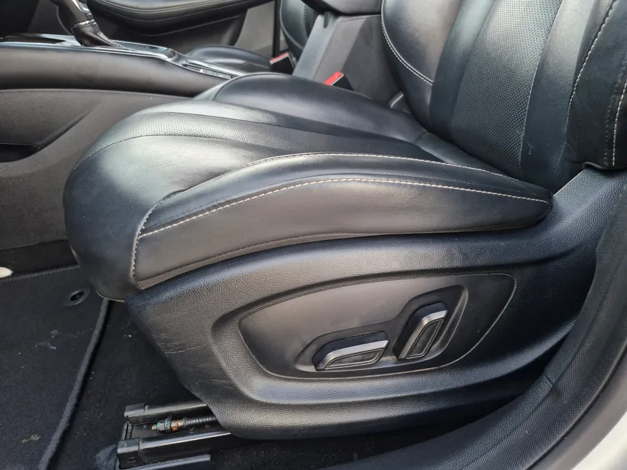 ام جي 5 LUX 2023 