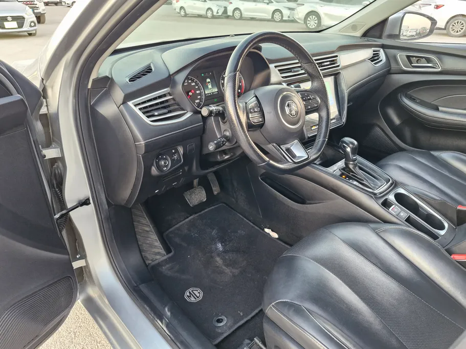 ام جي 5 LUX 2023 