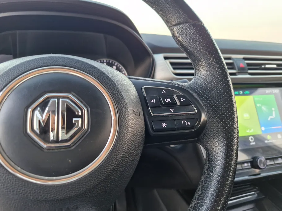 ام جي 5 LUX 2023 