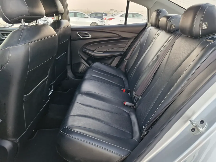 ام جي 5 LUX 2023 