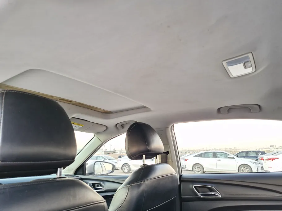 ام جي 5 LUX 2023 