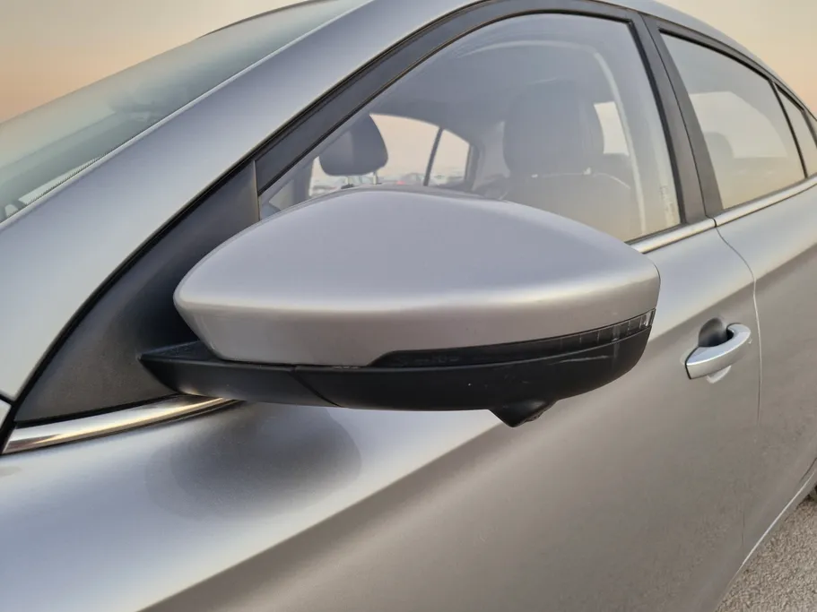 ام جي 5 LUX 2023 