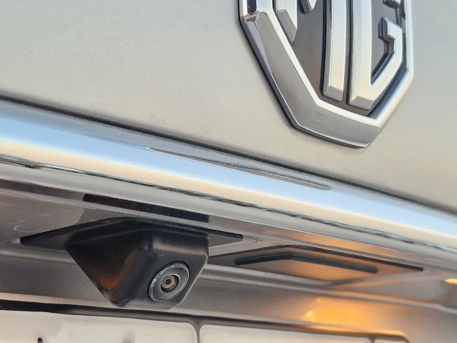 ام جي 5 LUX 2023 