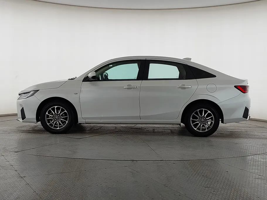 2023 Toyota Yaris  Y 