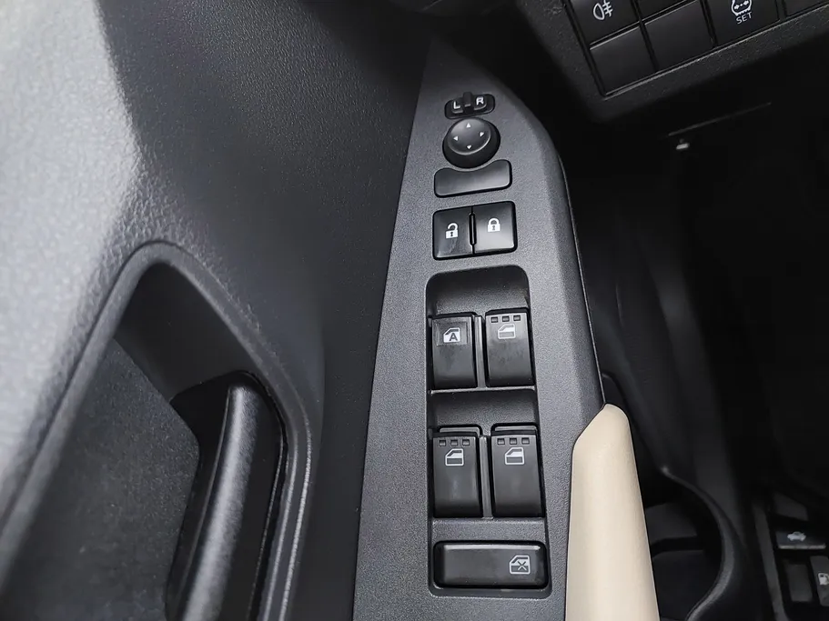 2023 Toyota Yaris  Y 