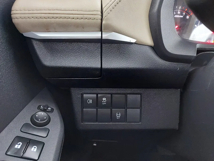 2023 Toyota Yaris  Y 